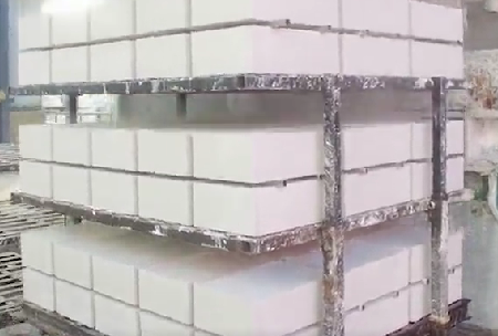 	  	  	 High temperature calcium silicate insulation board production line equipment Calcium silicate high temperature resistant insulation board production line equipment  	 高溫硅酸鈣絕熱板生產(chǎn)線設(shè)備硅酸鈣耐高溫保溫板生產(chǎn)線設(shè)備 高溫硅酸鈣保溫板是由硬硅鈣石水和增強纖維組成，無石棉，最高耐熱溫度為1050 °C，是一種高效